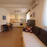 Three-room Near The Beach-zen شقة برنا