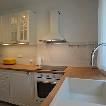 Three-room Near The Beach-zen 아파트 브르나