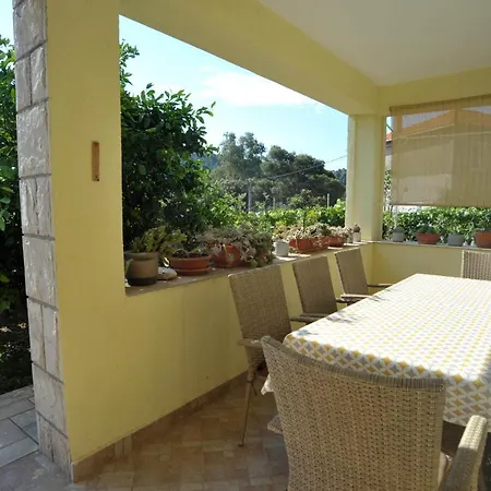 Apartment Three-room Near The Beach-zen Brna
