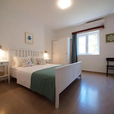 Apartman Three-room Near The Beach-zen Brna