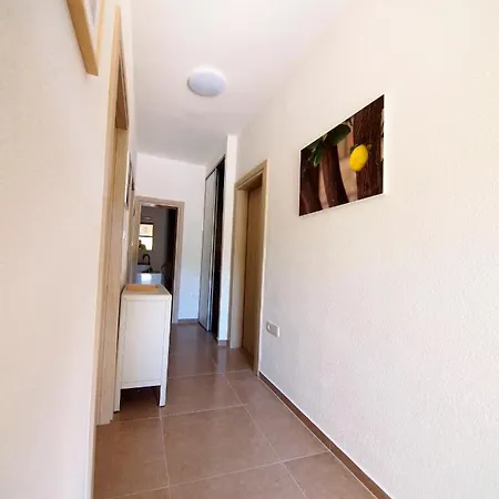Apartamento Three-room Near The Beach-zen Brna