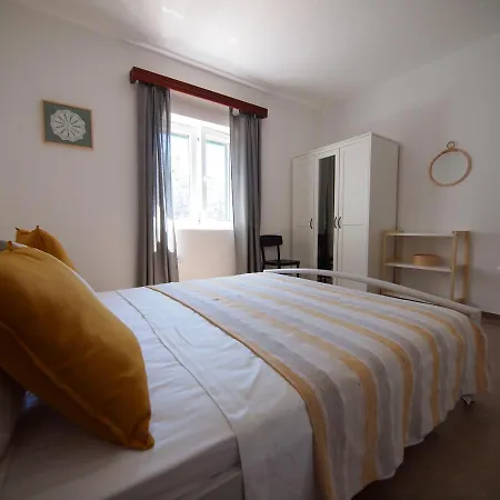 Apartment Three-room Near The Beach-zen Brna