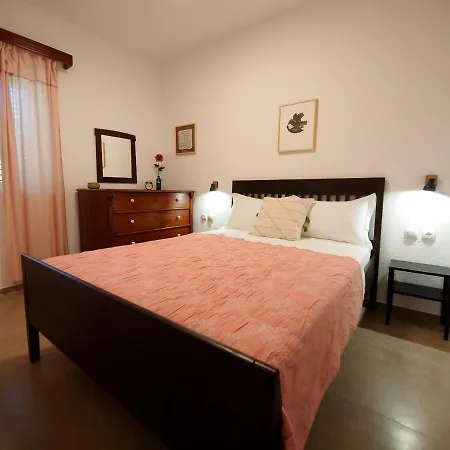 Daire Three-room Near The Beach-zen Brna
