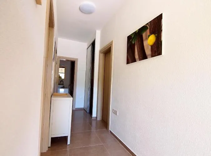 아파트 Three-room Near The Beach-zen 브르나