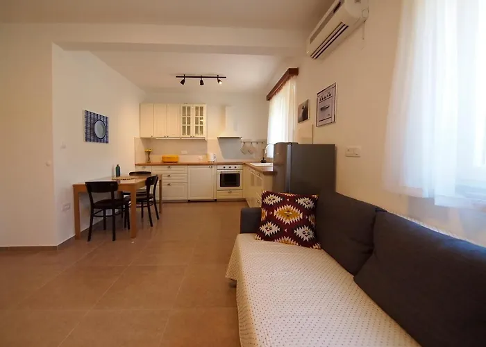 Three-room Near The Beach-zen 아파트 브르나